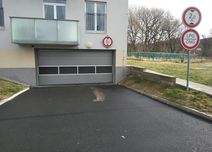 Rezidence Moser-free Parking Garage * קרלובי וארי
